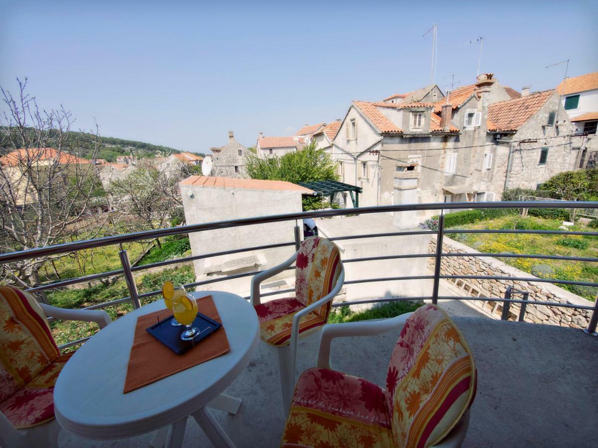 Apartmani Fortuna Zlarin Exterior foto